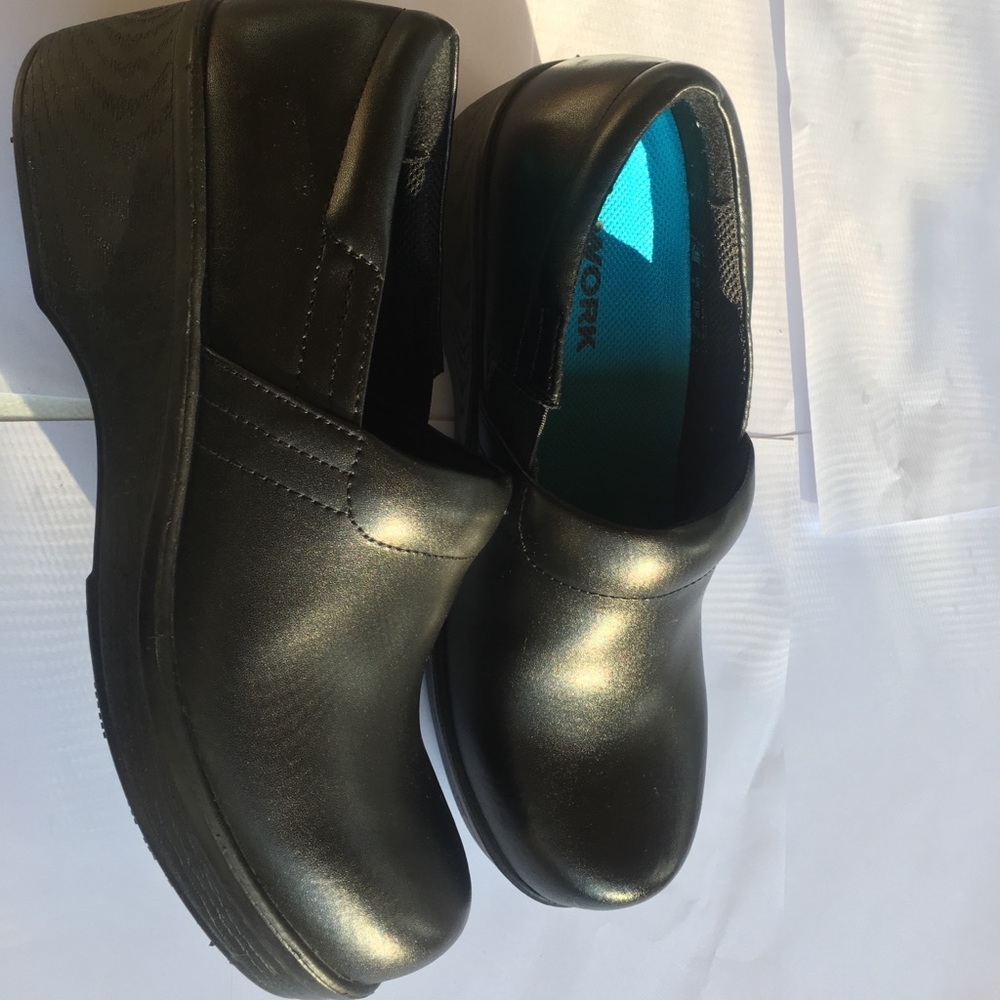Dr. Scholl’s Clogs - Picture 2 of 2